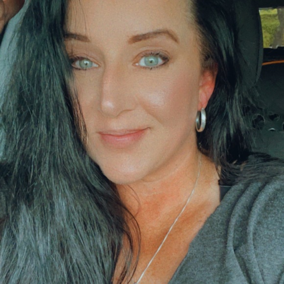 Meet your Posher, Joleen - Picture 1 of 1